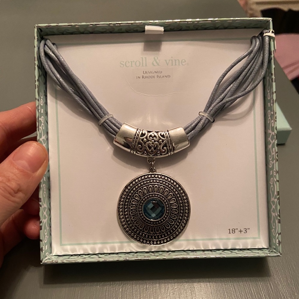 Scroll and Vine woman’s necklace